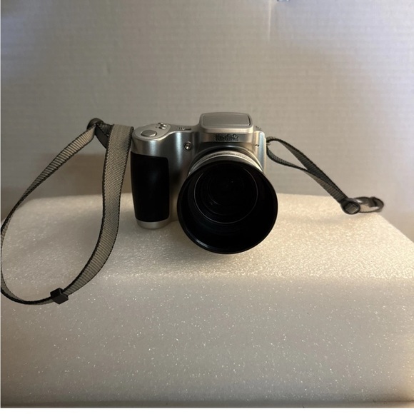 Kodak EasyShare Z650 Digital Camera 6.1MP 10X Optical Zoom 38-380mm Silver